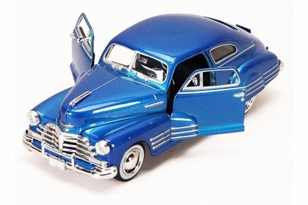 Motor Max Chevy Aerosedan Fleetline 1948 Model Metal Araba mavi 1:24